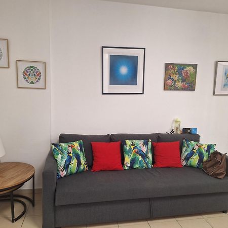 Amazing Apartment For 3 Guests Steps From The Beach Нетания Екстериор снимка