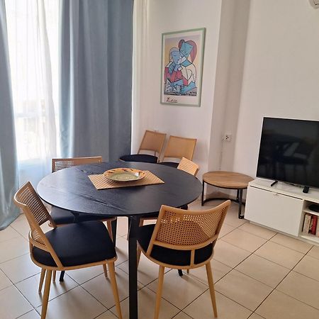Amazing Apartment For 3 Guests Steps From The Beach Нетания Екстериор снимка