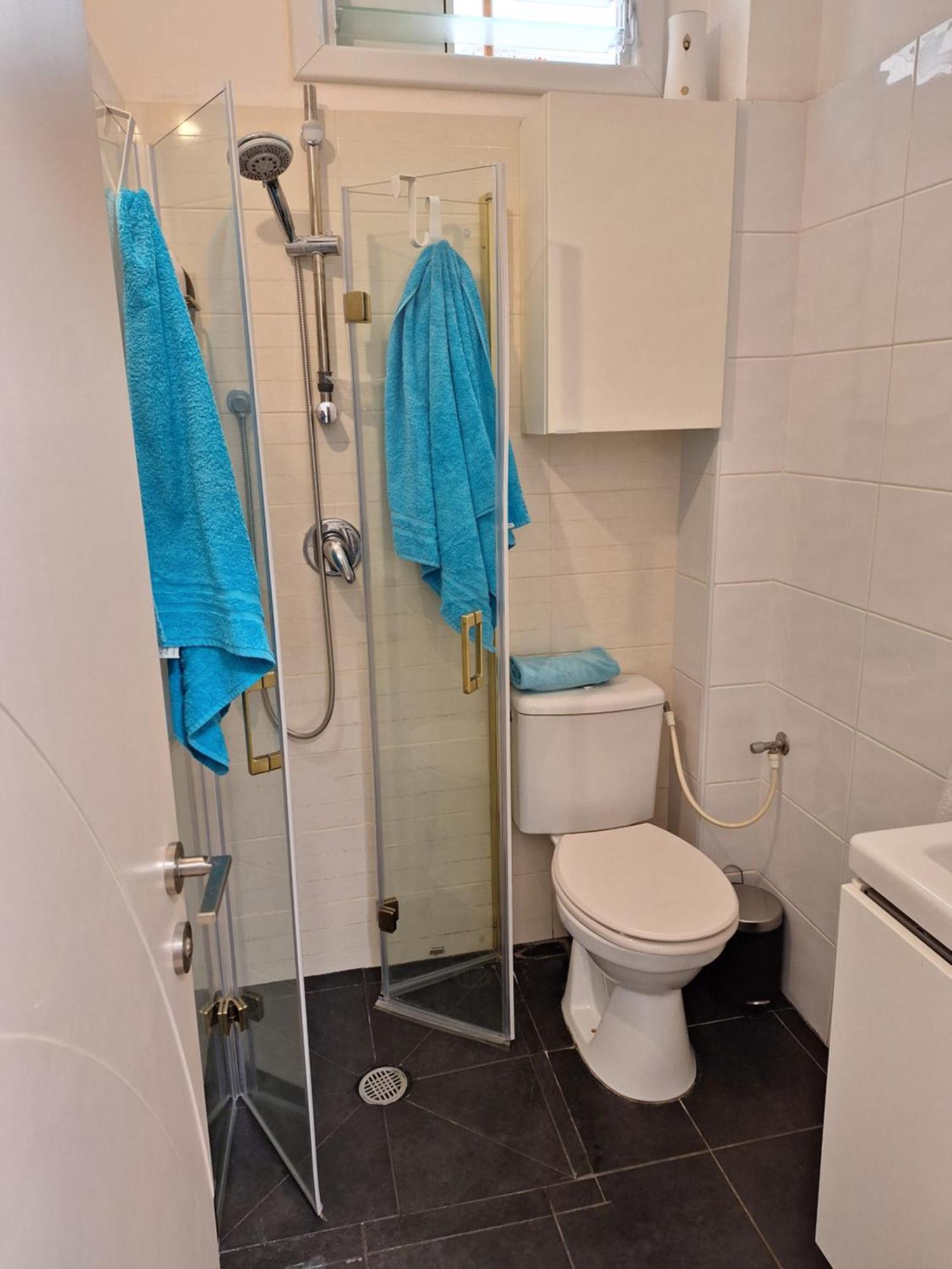 Amazing Apartment For 3 Guests Steps From The Beach Нетания Екстериор снимка