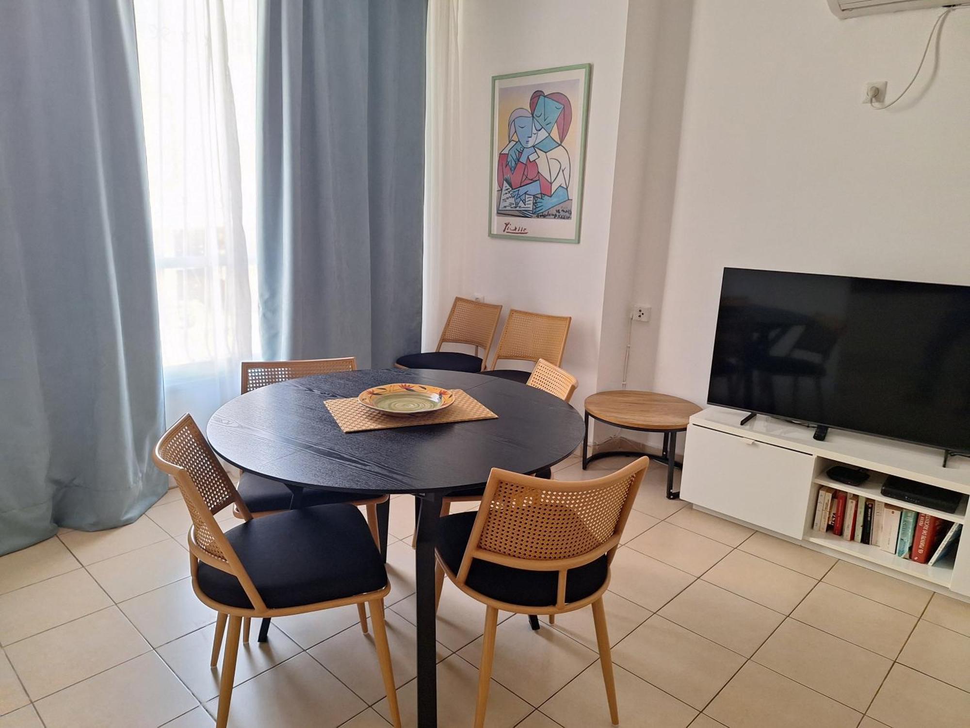 Amazing Apartment For 3 Guests Steps From The Beach Нетания Екстериор снимка