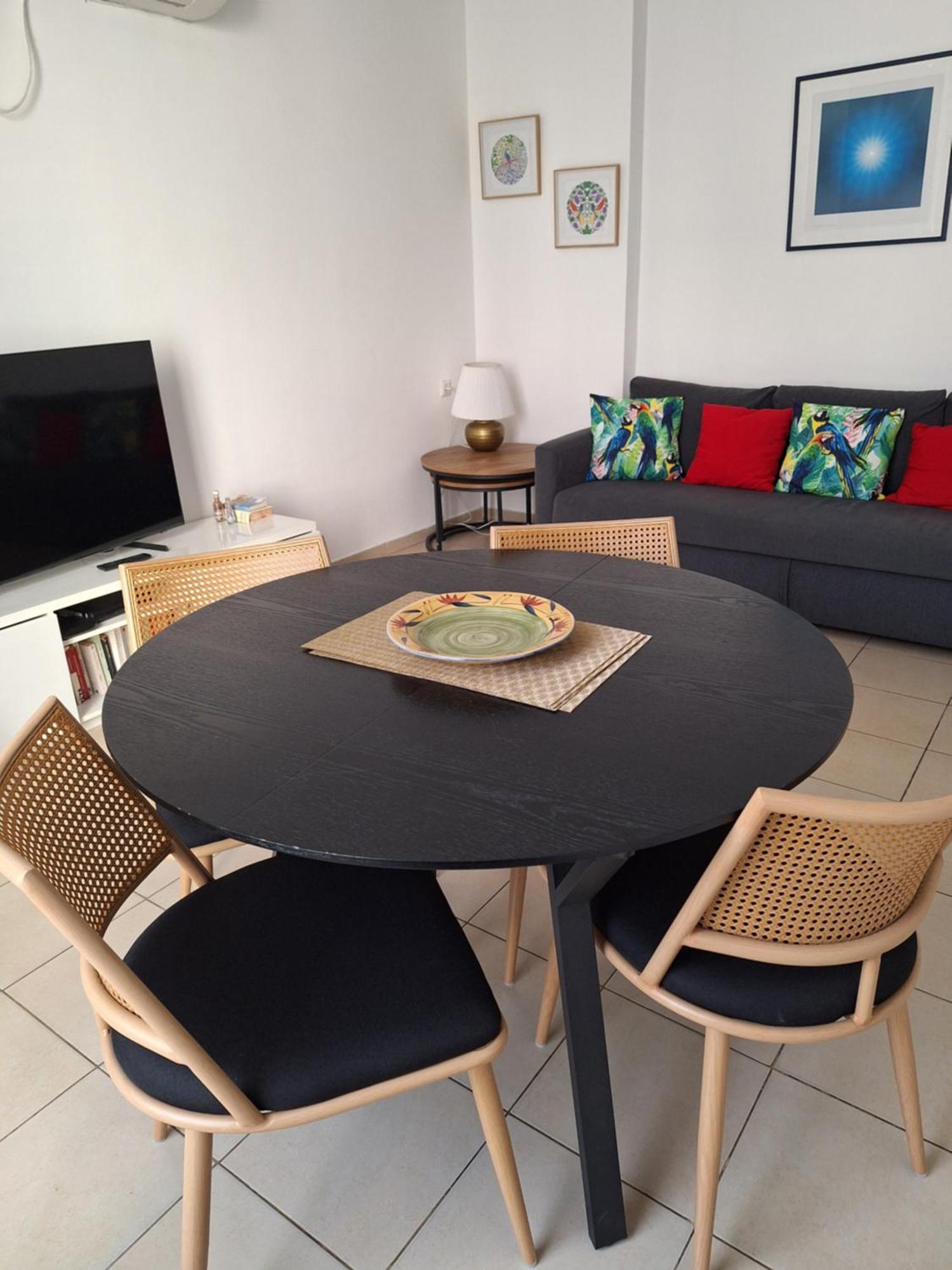 Amazing Apartment For 3 Guests Steps From The Beach Нетания Екстериор снимка