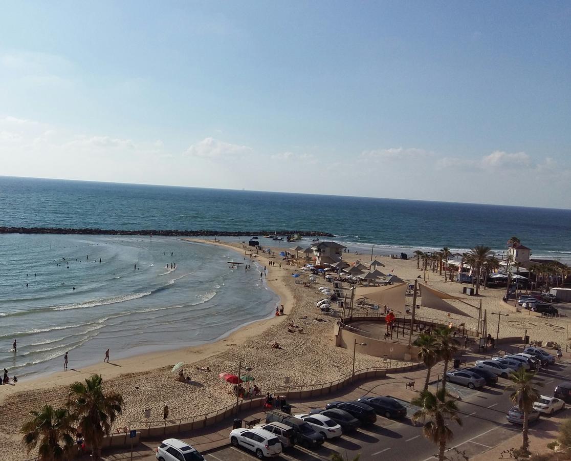 Amazing Apartment For 3 Guests Steps From The Beach Нетания Екстериор снимка